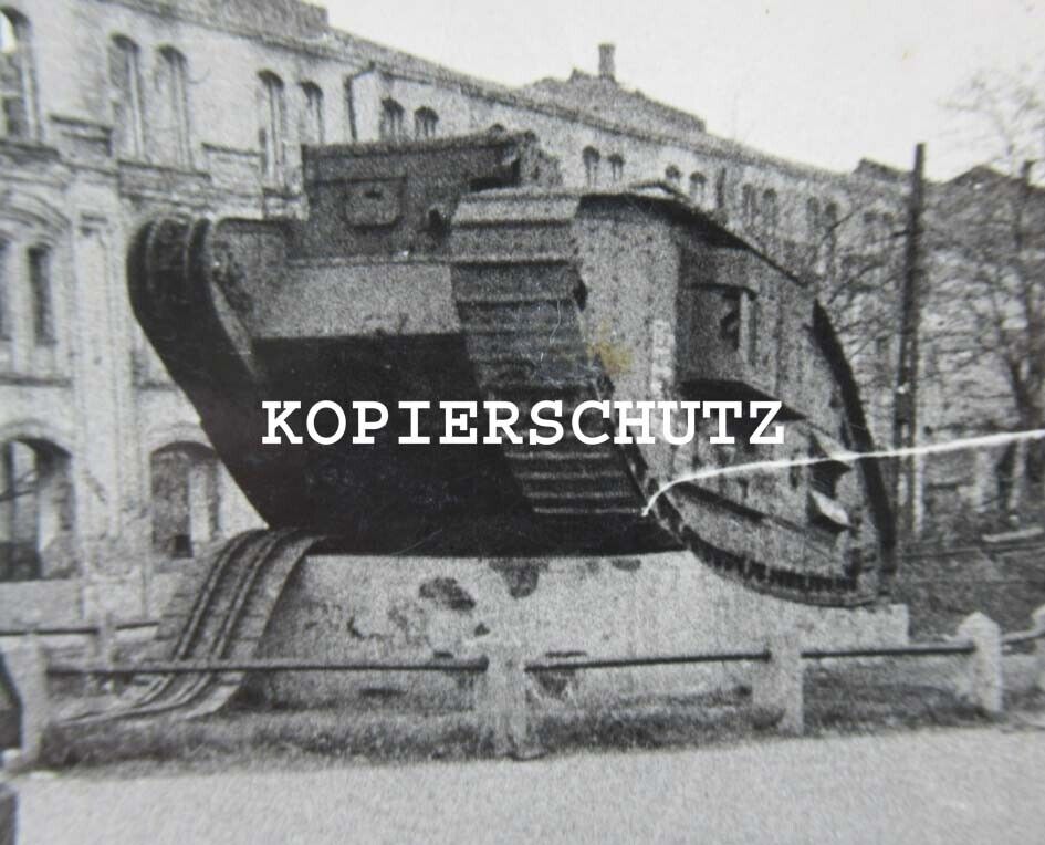 Altes Foto alliierter Panzer - Tank - Frankreich - England - Denkmal 1.WK (1)