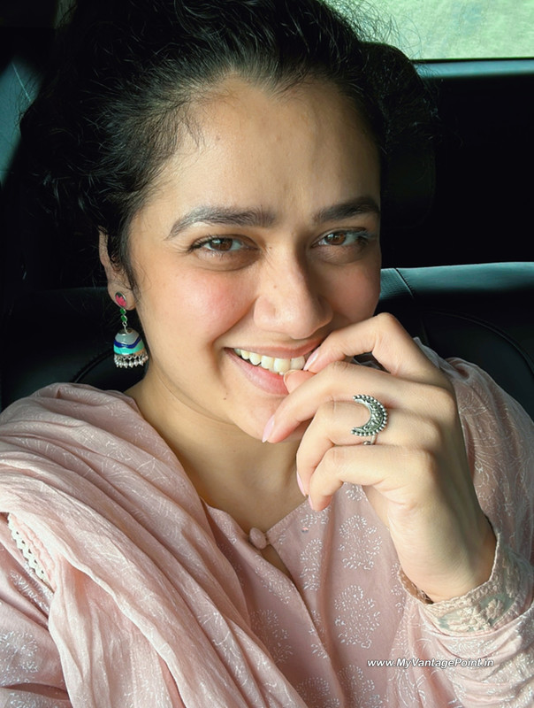 14-Girija-Oak-Hot-Selfies-HD-Mobile-Wallpapers-Pics-My-Vantage-Point