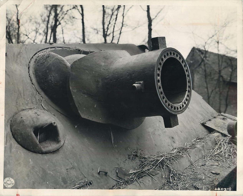 WWII Sturmmörserwagen mit 38 cm RW 61 Captured a