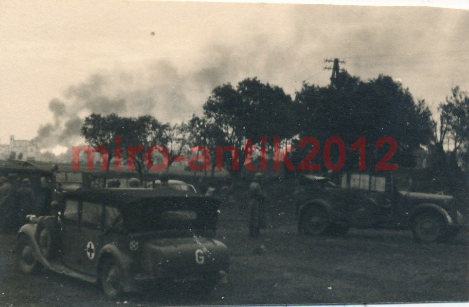 Foto, Wehrmacht, Sanitätsfahrzeug der Panzergruppe Guderian,