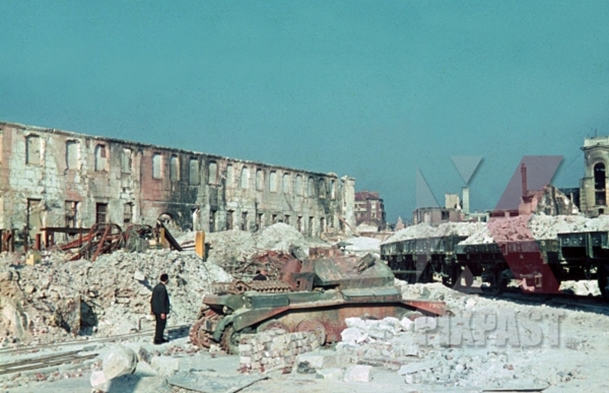 DESTROYED BRITISH CRUISER MK IV TANK IN ROUEN FRANCE 1940. 1ST A