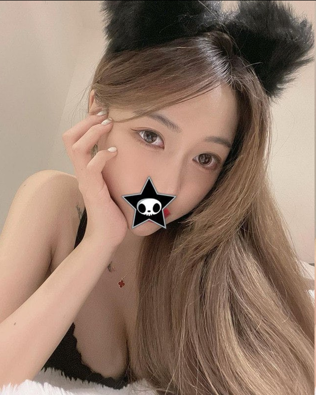 入眼是可愛的臉蛋 讓人看一眼就想要撲倒對方 喜歡在面前撒嬌 69 女上位 LG 深喉 都可以配合喲 妹妹配合度很高 快來調教她吧
