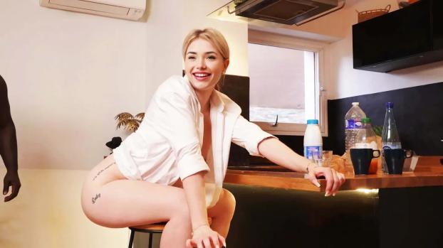 JacquieEtMichelTV – Anastasia – Anastasia, 25, experiences several things in one!