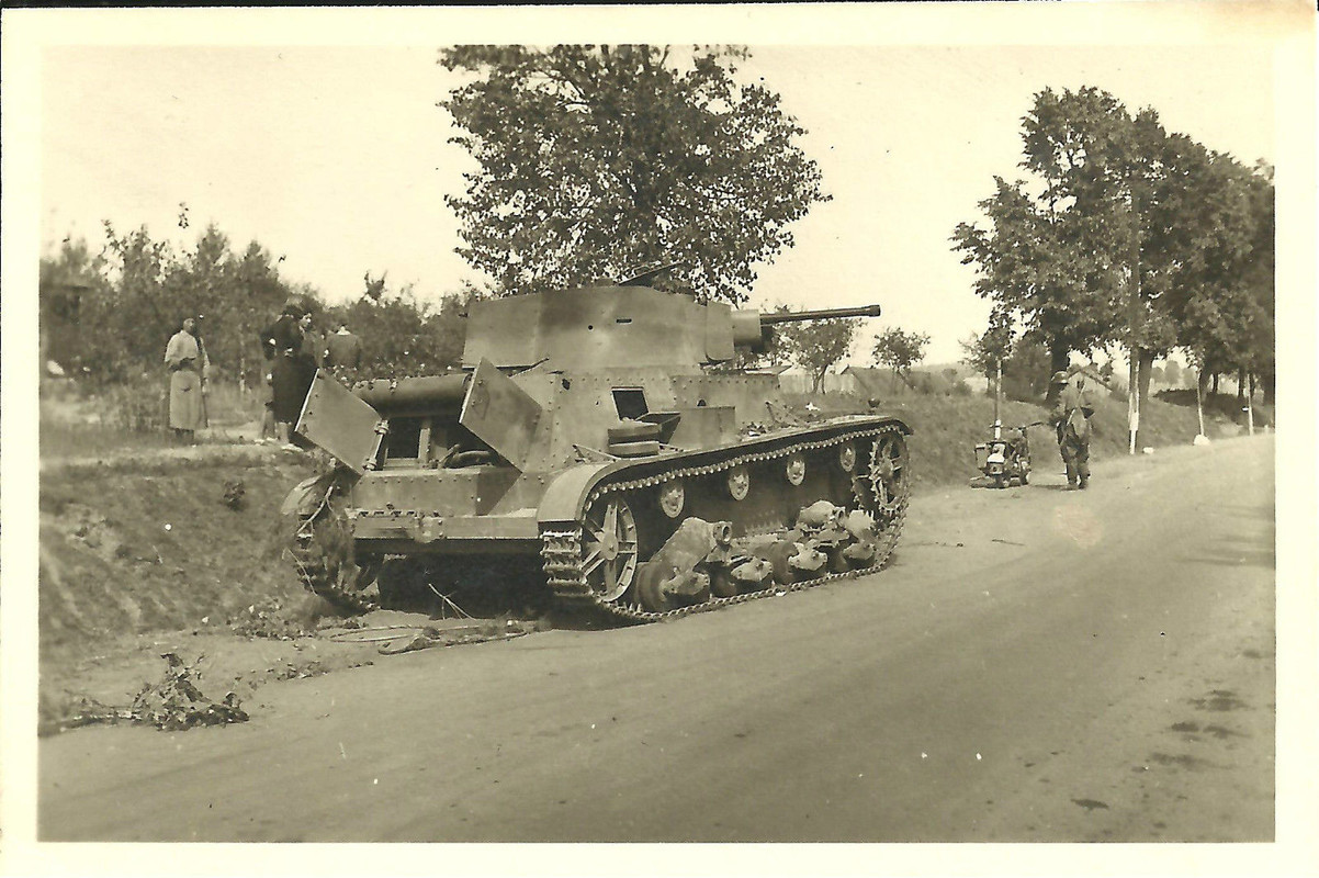 Foto Poln Beutepanzer 7TP Kampf 4.Pz-Div Radom-P