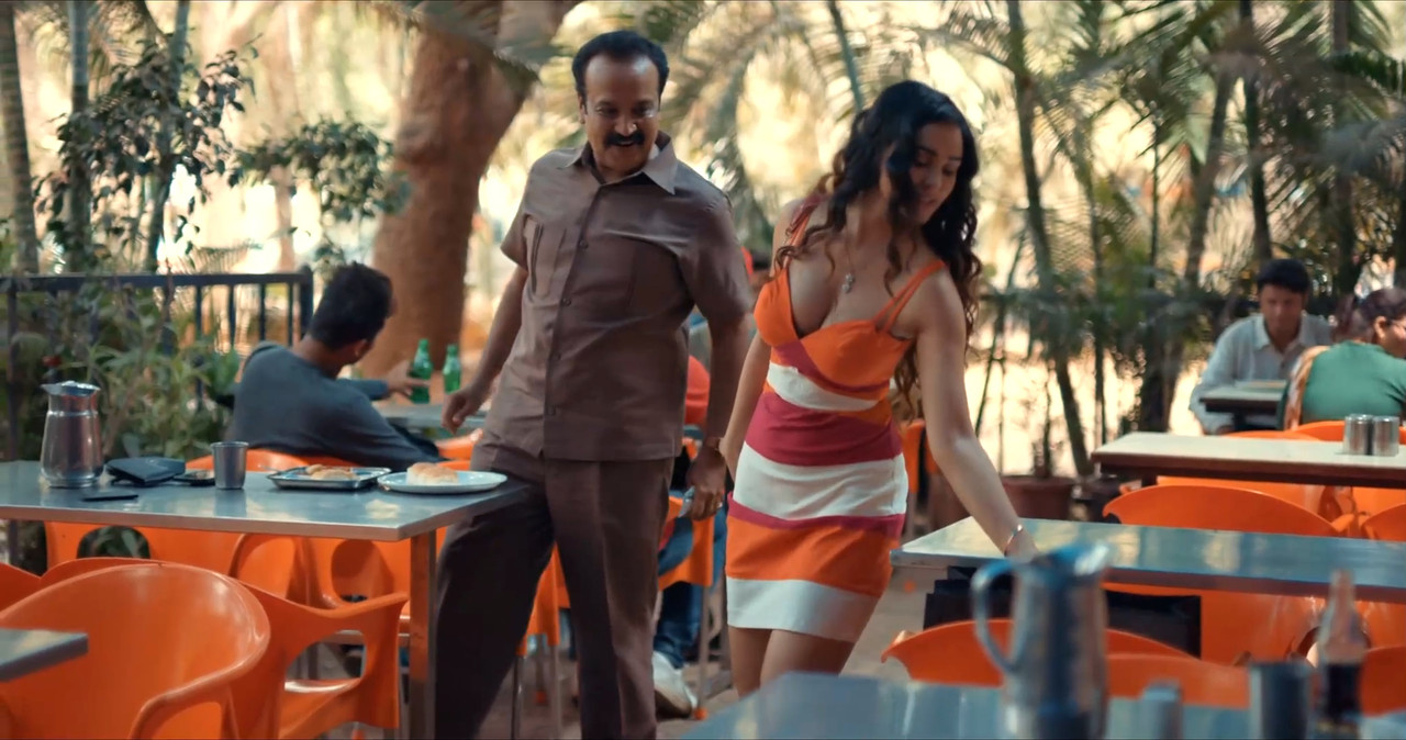 Pratibha.Tanwar cleavage Chakravyuh S01.00_01_18_07.Still016