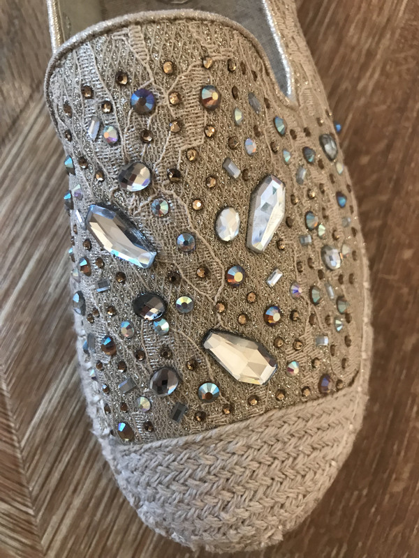 6452EE35-6553-4614-99E5-24B034BFC67D