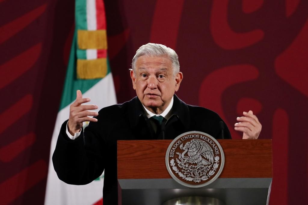 8M: AMLO dice que personas ya preparan “marros y bombas molotov” para la marcha