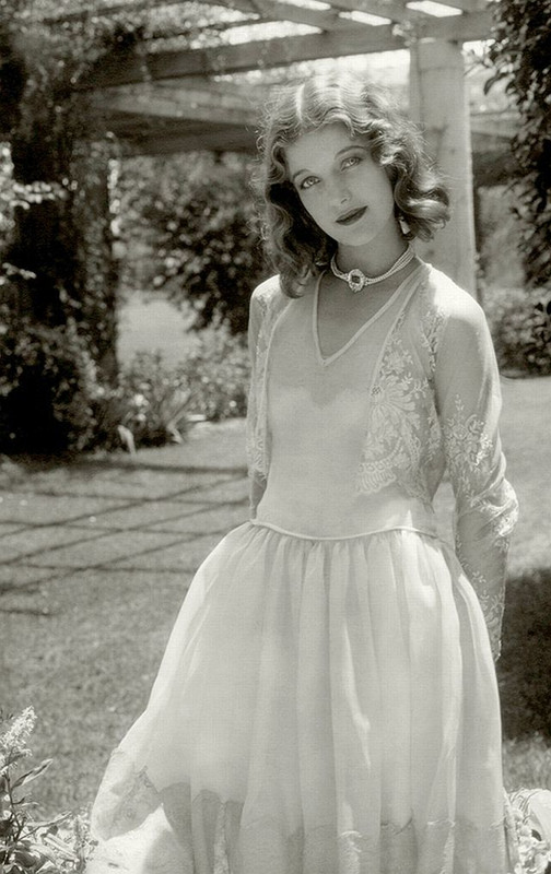 loretta_young_d08