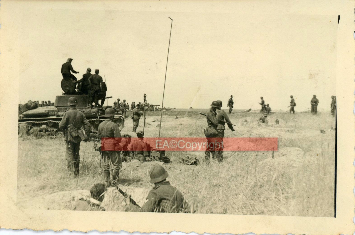 Beute Tank Panzer Skoda 38t Kämpfe Foto2