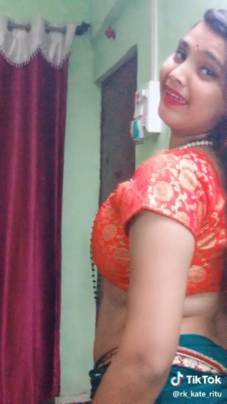 marathi girl sexy belly and navel.mp4_snapshot_00.06.556