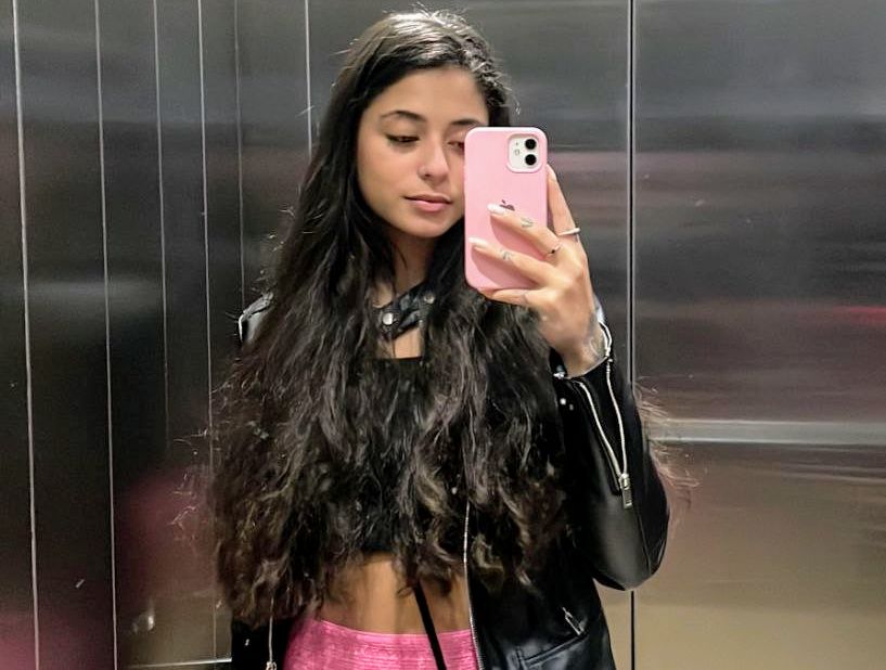 Hot girl showing her boob exclusive