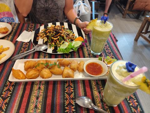 --DÍA 28 (8 julio): Chiang Mai (Doi Suthep) - Un mes por Filipinas y Tailandia con niñas (2025) (4)