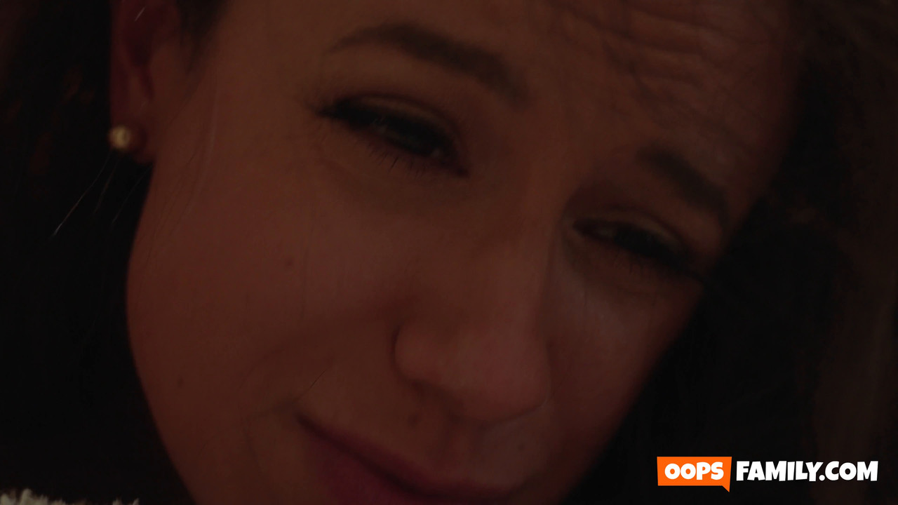 Penny Barber - Stepmom’s Bedtime Story 4K - OOPSFAMILY.mp4.0020