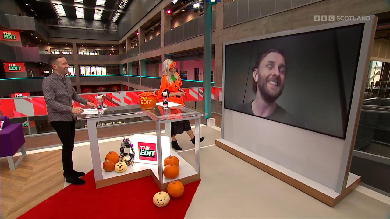 10.30 - 19.15.00 - The Edit  ᴺᵉʷ. S02E14 Entertainment news and chat ....ts_snapshot_15.43_[2021.10.