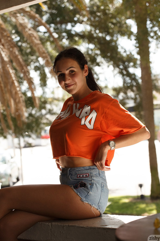 full_015_9266103502102134