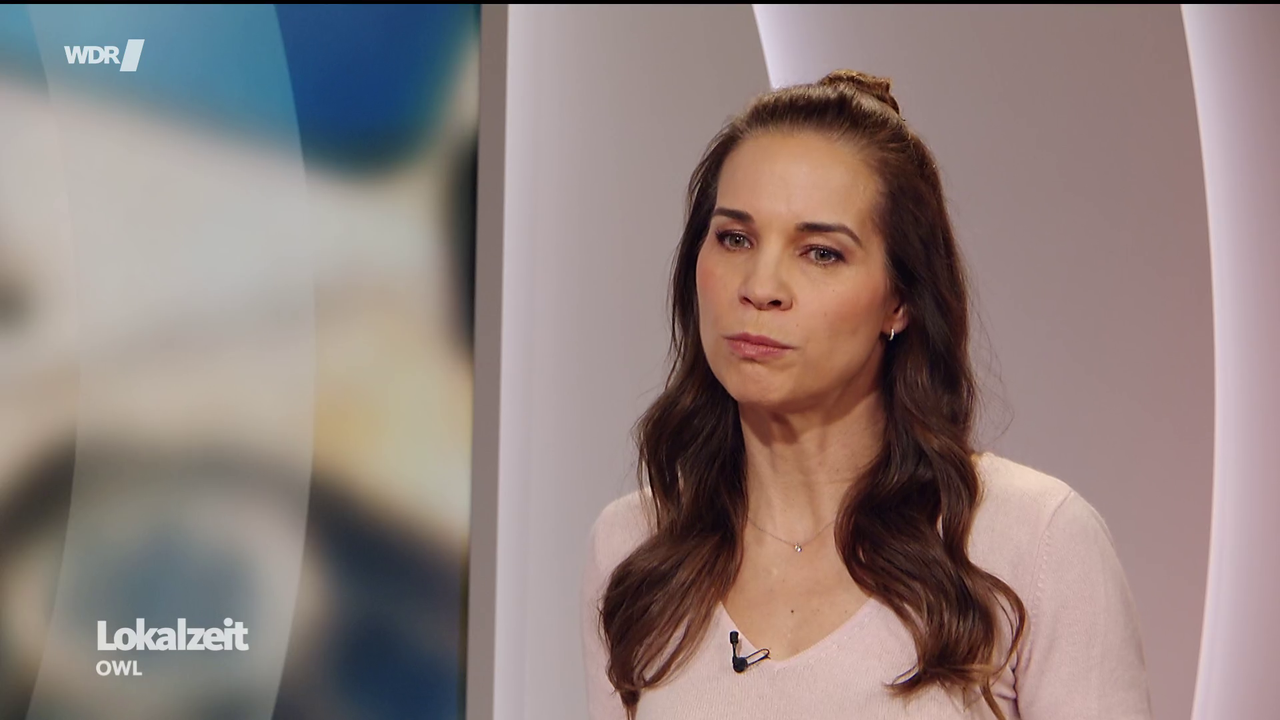 Kristina Sterz WDR Lokalzeit OWL 12 03 2026 112X Caps 35