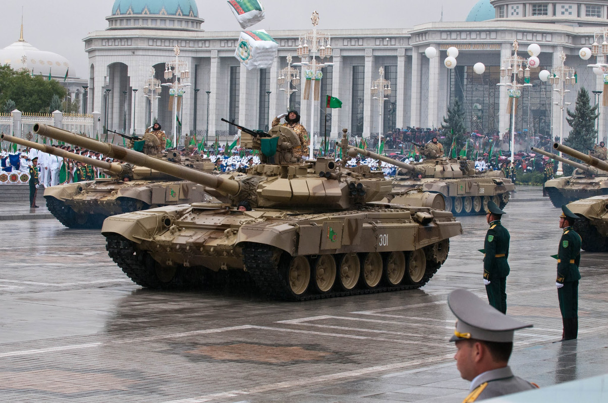 T-90-h-tul-T-72-UMG-Independence-Day-Parade-Flickr-Kerri-Jo-66.jpg