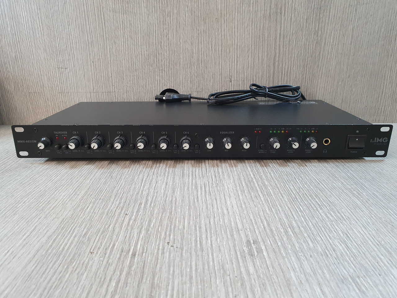 QSC MP-A40V amplifier - Grade C - image