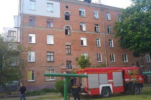 ЧП в Харькове: детей спасали через окна (фото)