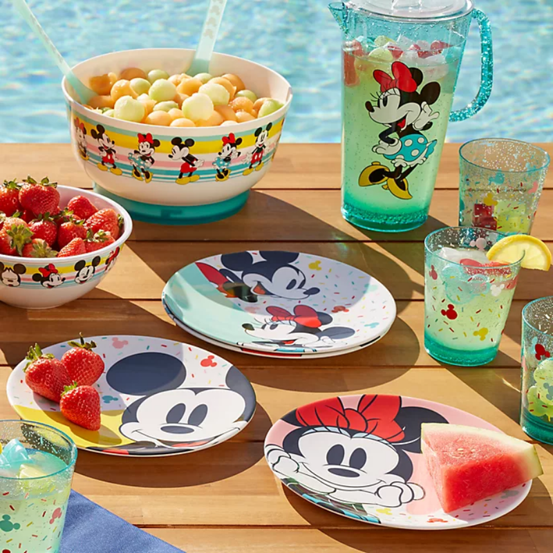 Screenshot_2020-05-29 Disney Store Mickey and Minnie Disney Eats Plates, Set of 4(1)