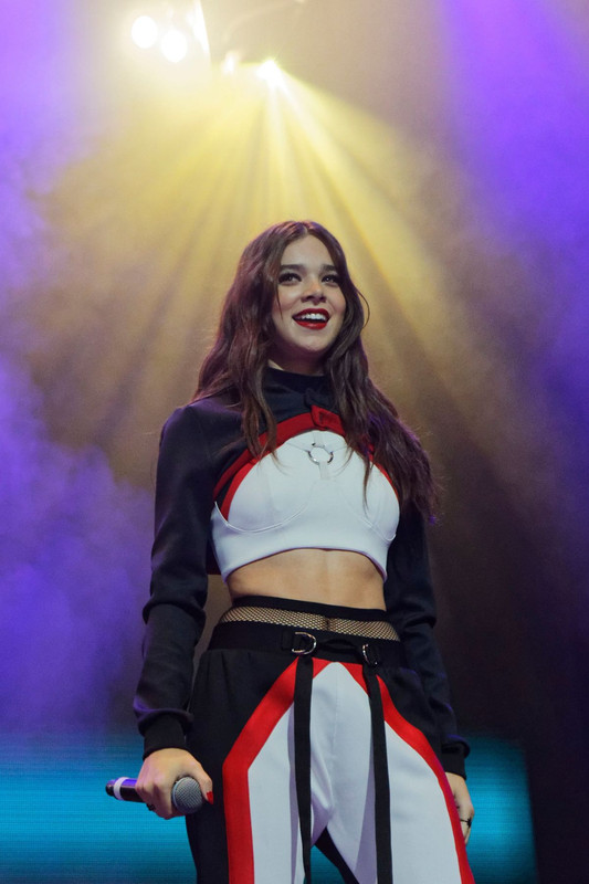 hailee-steinfeld-performs-at-bbc-biggest-weekend-festival-in-swa