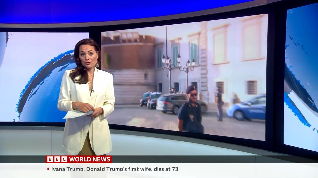 07.15 - 07.45.00 - World Business Report. The host presents and analy....ts_snapshot_06.13_[2022.07.