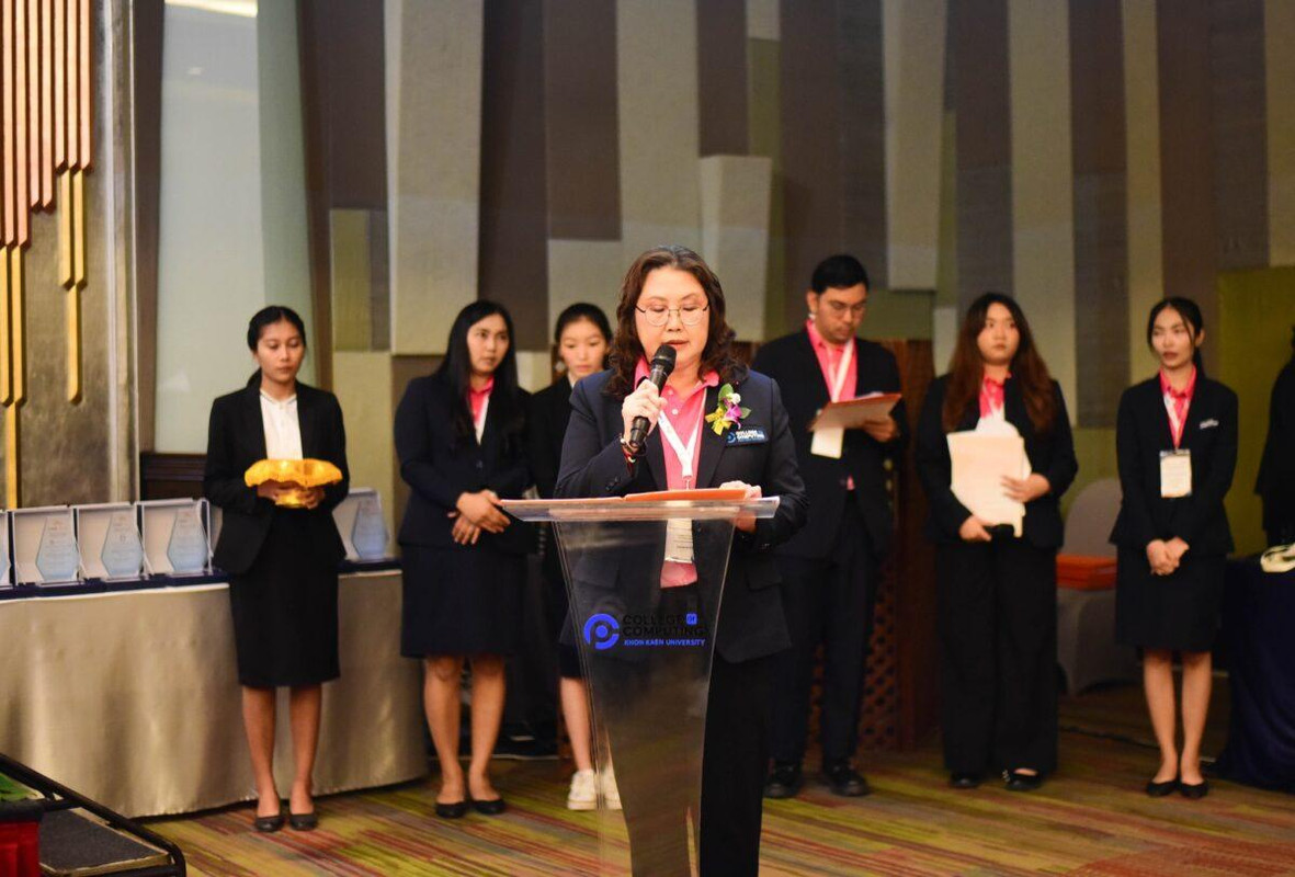 รศ.ดร.สิรภัทร เชี่ยวชาญวัฒนา คณบดีวิทยาลัย