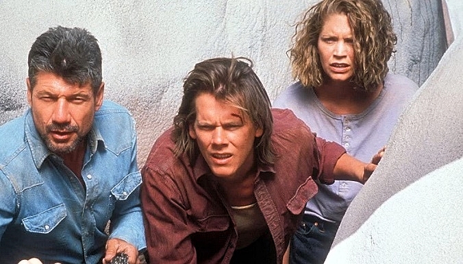 TREMORS-FINN-KEVIN-BACON-1-B-FOTOR-2.jpg