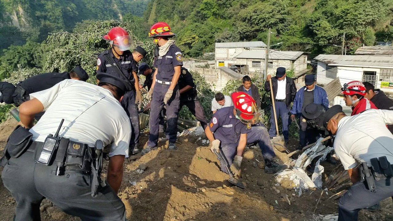 Seis muertos y 12 desaparecidos por deslaves en Guatemala tras fuertes lluvias