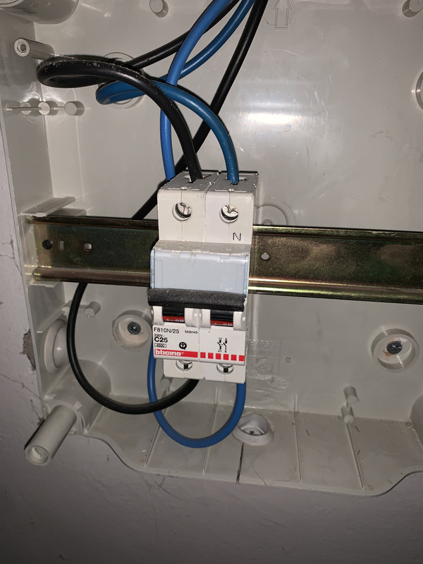 4C7A73D6-F130-4072-9683-D729F5D99881