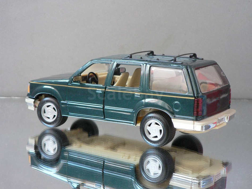 Модель 1 к 24 FORD EXPLORER 1992 Maisto металл  2
