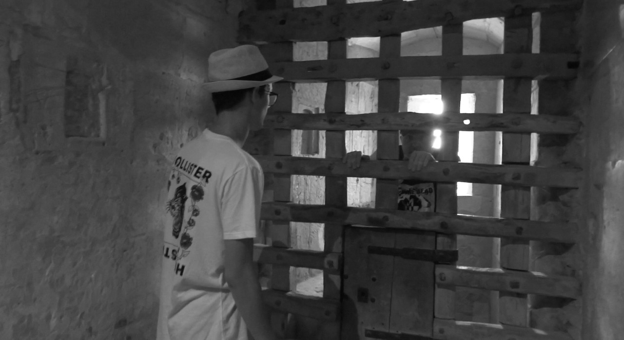 06.21b -  Scenka książkowa w lochach