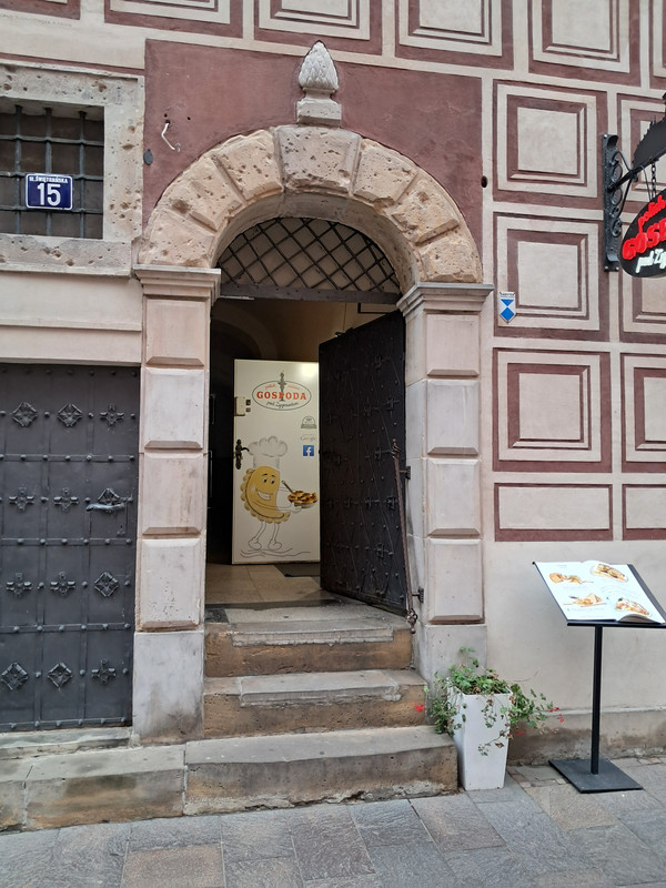 Varsovia 2024 la ciudad Fénix que resurgió de sus cenizas. - Blogs of Poland - Dia 1-Palacio Real, centro histórico y Free tour. (42)