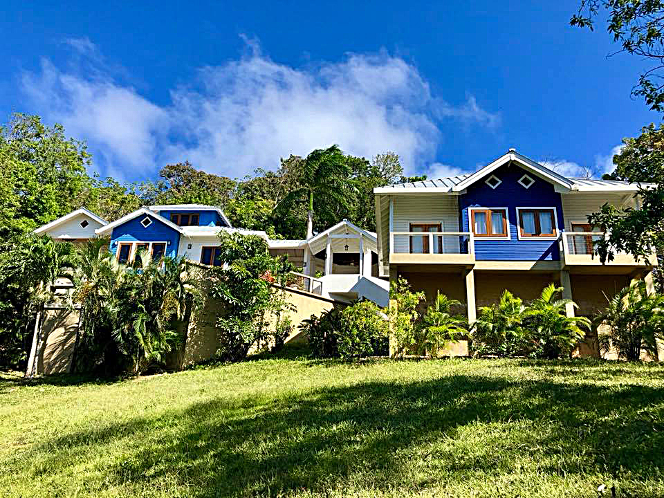 bue-tag-comunity-roatan.jpg