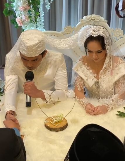 Angelica Simperler & Rico Hidros Daeng saat ijab kabul