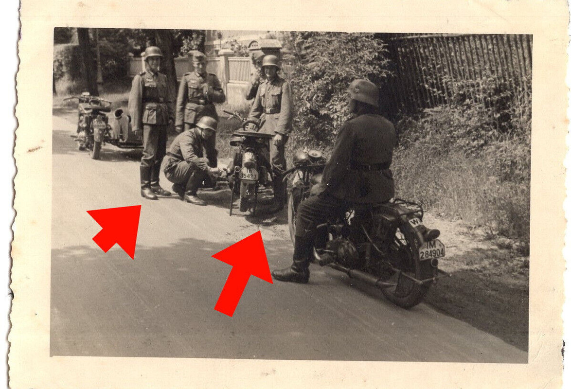 DEUTSCHER SOLDAT AUF DEM MOTORRAD (2)