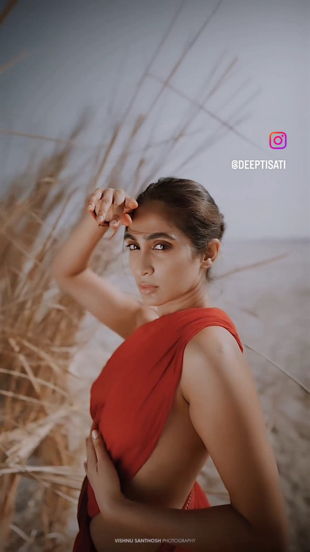 Deepti Sati hot in braless costume.mp4_snapshot_00.02.654
