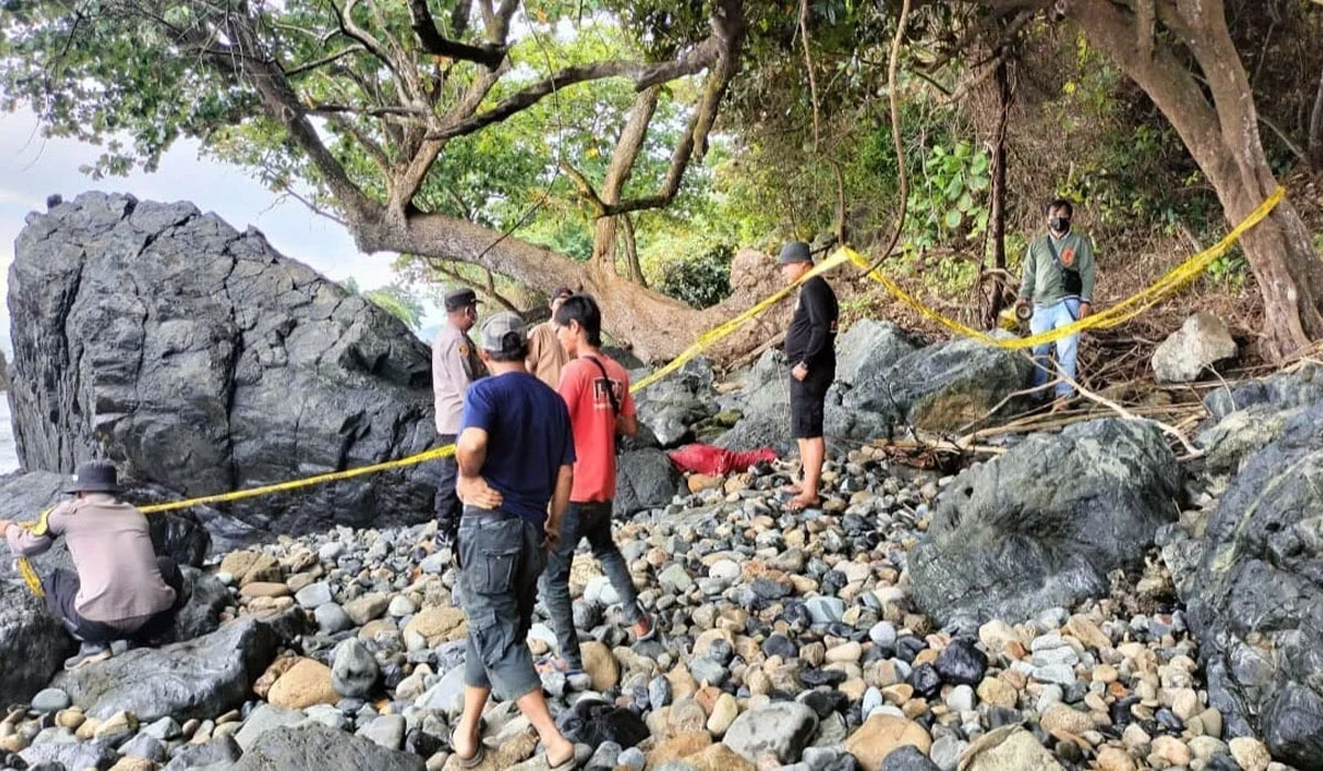 Polisi Selidiki Penemuan Mayat Tanpa Kepala di Pantai Cukuh Pandan