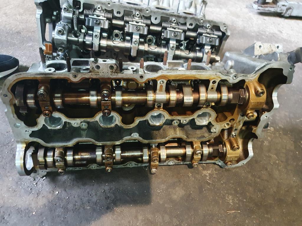 Головка блока цилиндров с распредвалами