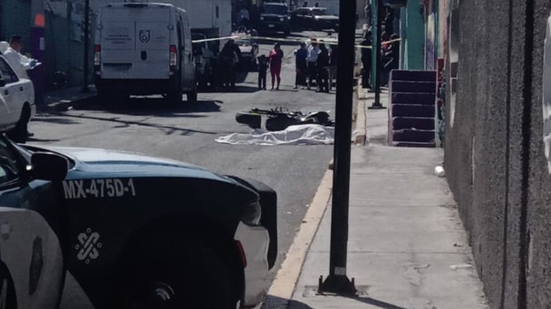 De disparo en la cabeza fulminan Motociclista en iztapalapa; Atacantes huyen en automóvil