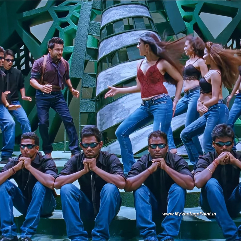 42-Anushka-Shetty-Hot-in-Singam-2-in-Kannukkulle-Song