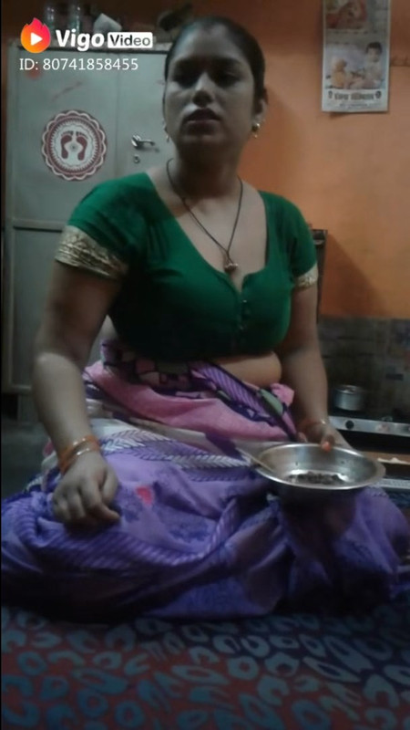 Marathi Aunty Hot Show.mkv_snapshot_01.32.440