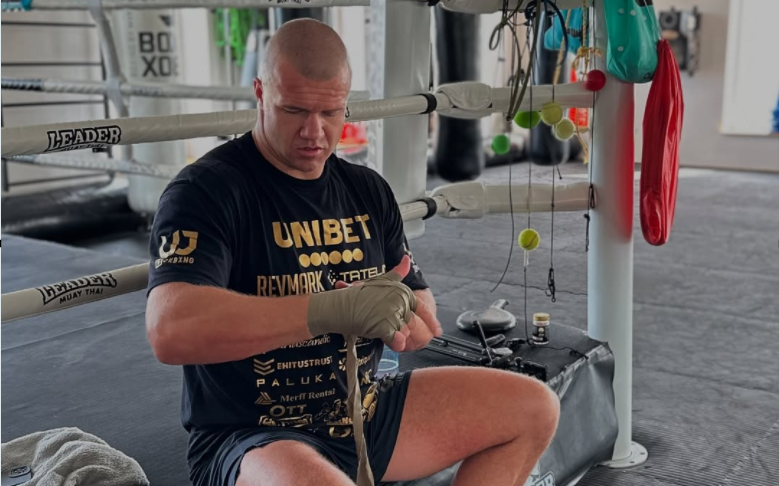 Уку Юрендал вече тренира след счупената ръка в GLORY 98