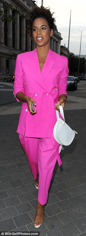 4E12785700000578-5935797-Going_solo_The_singer_turned_presenter_