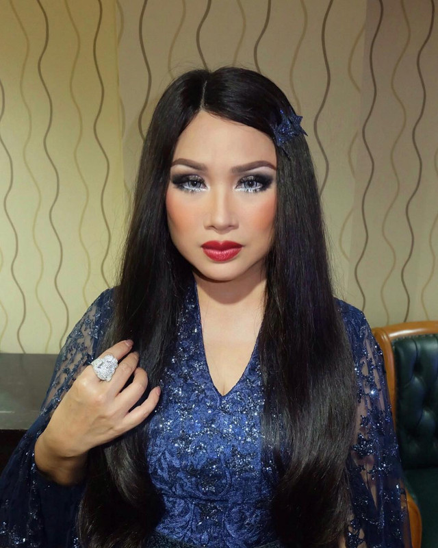 7 Potret Titi DJ pada usia setengah abad, tak kalah dari milenial