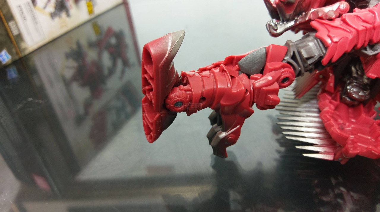 Transformers-The-Last-Knight-Voyager-Class-Scorn