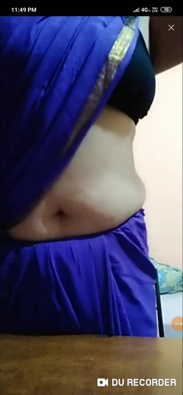 [Image: Aunty-Hot-show-in-Saree-during-video-cha...35-799.jpg]