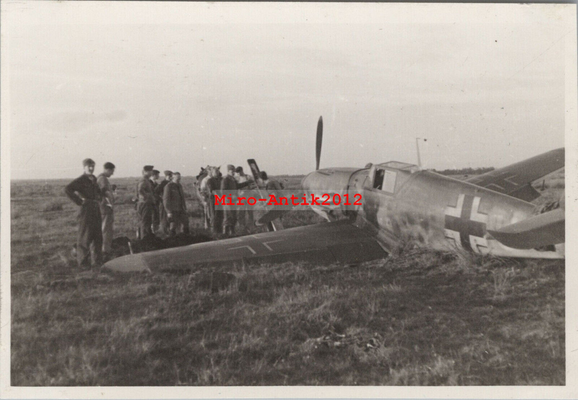 Foto, Land Fliegerhorst Théville, Messerschmitt Bf 109 Frankreich 1943 1(G)50807