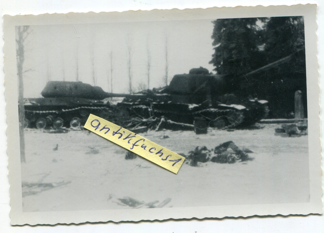 2 schwere Langrohr-Panzer aus Rußland im Reichsgebiet im Winter 1945