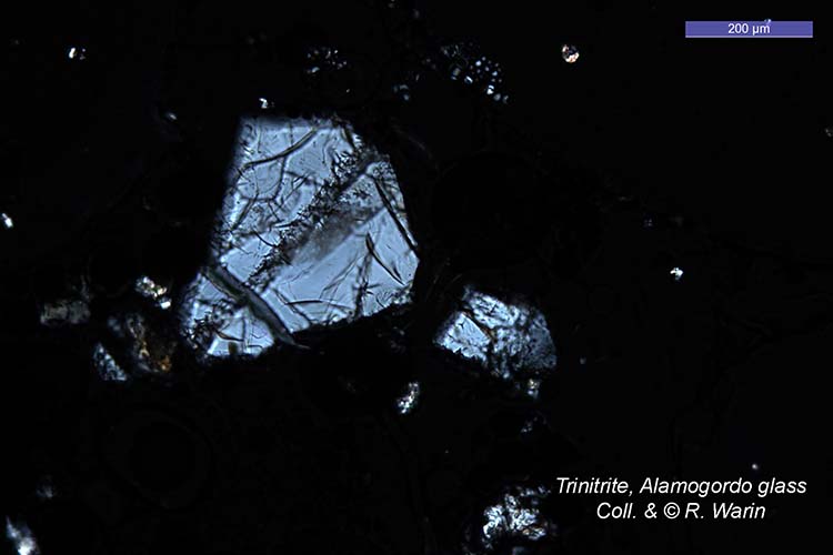 trinitite en lame mince Trinitrite-1-06-R